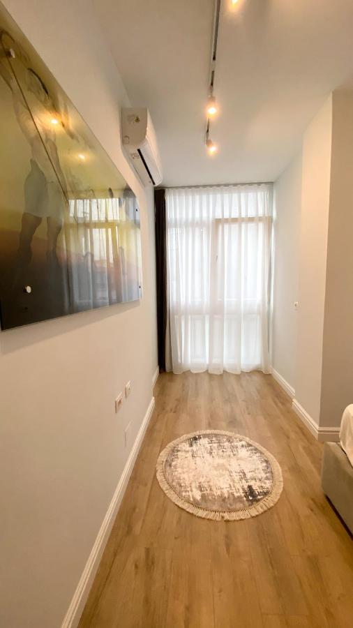 Centrally Located Glamorous Bright Apt Near Bazaar Tirana Exterior photo